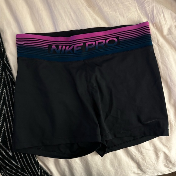 Nike compression shorts- Size XL - Picture 1 of 2